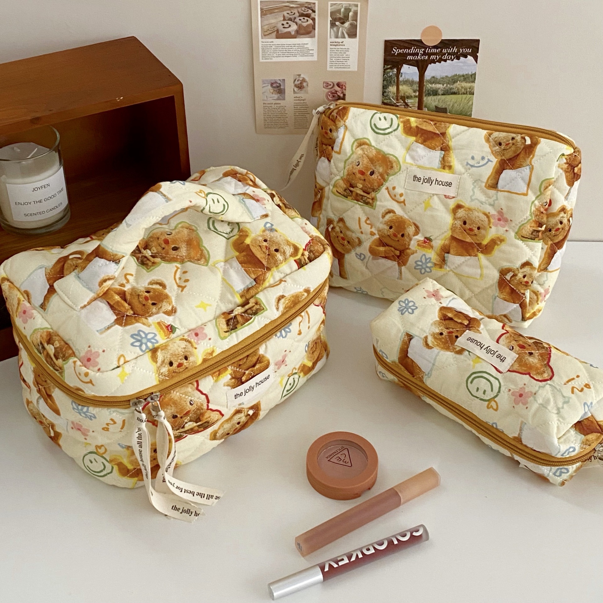 Butter Bear Cosmetic Bag for Women, portable large-capacity cosmetics and skin care products storage bag, hand-held toiletry bag with mesh full figure