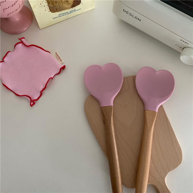 Kitchen essentials ~ Instagram pink girlish silicone cream spoon and Korean dessert baking spatula, the same style as a niche blogger Item Picture