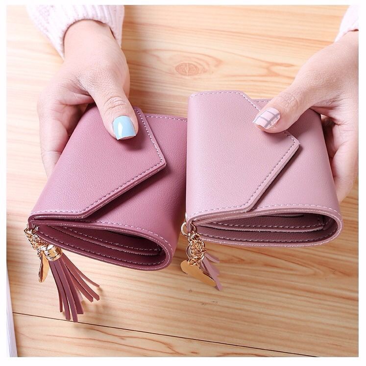 2021 Spring/Summer new short hand-held trendy heart-shaped pendant, simple, fashionable and multi-functional women's wallet with lychee pattern Item Picture