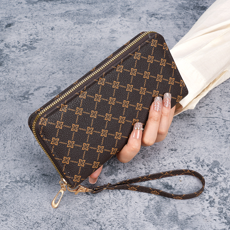 New niche European and American trend printed small Chanel style long large-capacity multi-functional wallet clutch wholesale bag full figure