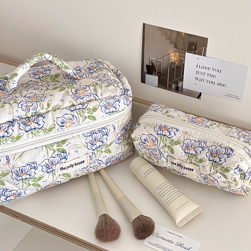 New blue fairy flower makeup bag, a girlish heart handbag, a portable toiletry bag and storage bag for traveling Item Picture