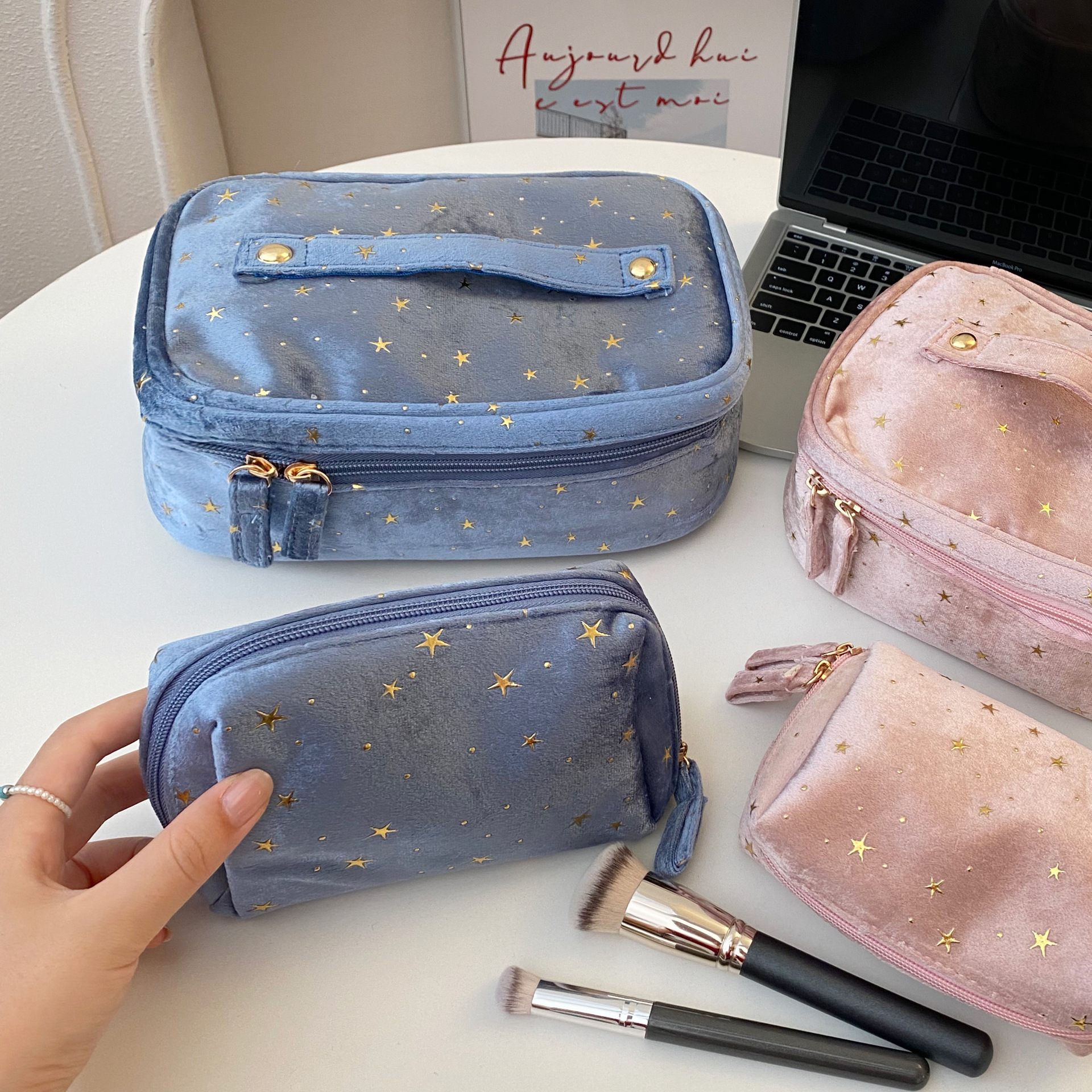 Retro high-end silk makeup bag for women, 2025 new style toiletry bag, large capacity, portable travel and outdoor storage bag details Picture