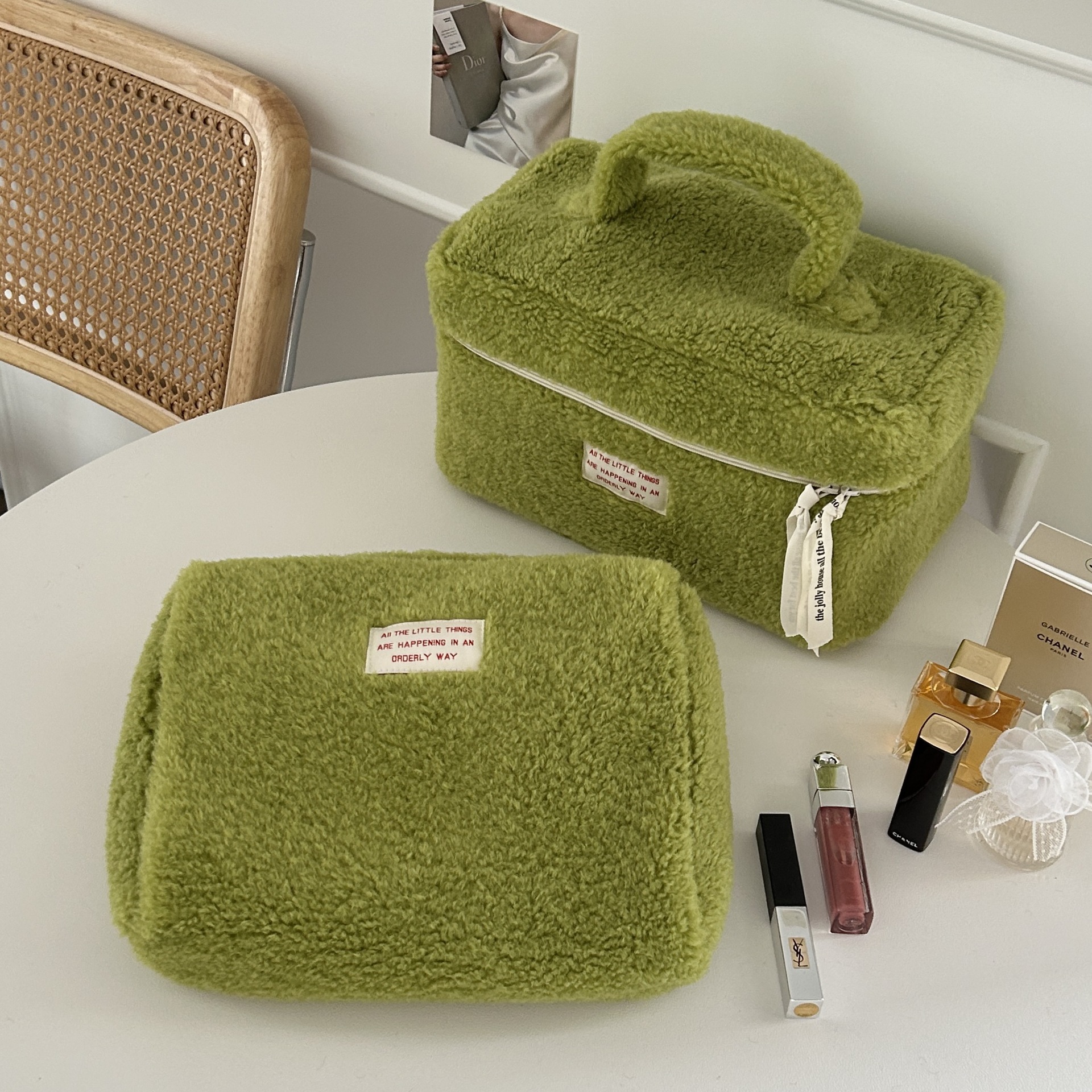 Original lambskin two-piece makeup bag, new high appearance level, large-capacity portable travel storage bag, toiletry bag Specification drawing