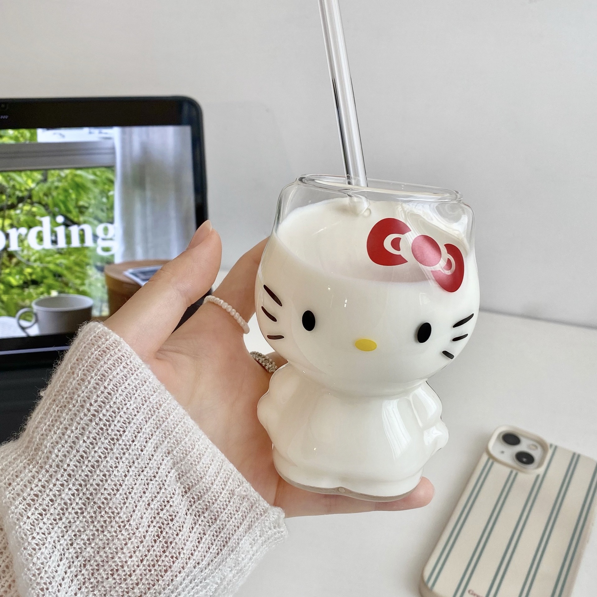 Katon cat cups, ins style, high-end, niche glass cups, water cups, home breakfast cups, milk cups, juice cups Application Scenario