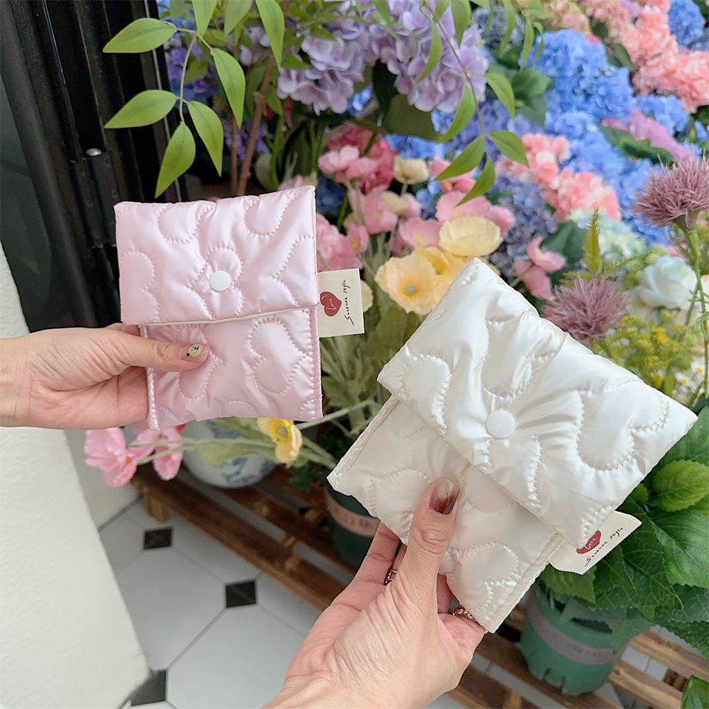 44131 Pink Heart-shaped Sanitary Napkin Storage Bag, multi-functional coin purse, student portable and portable storage hygiene bag Specification drawing