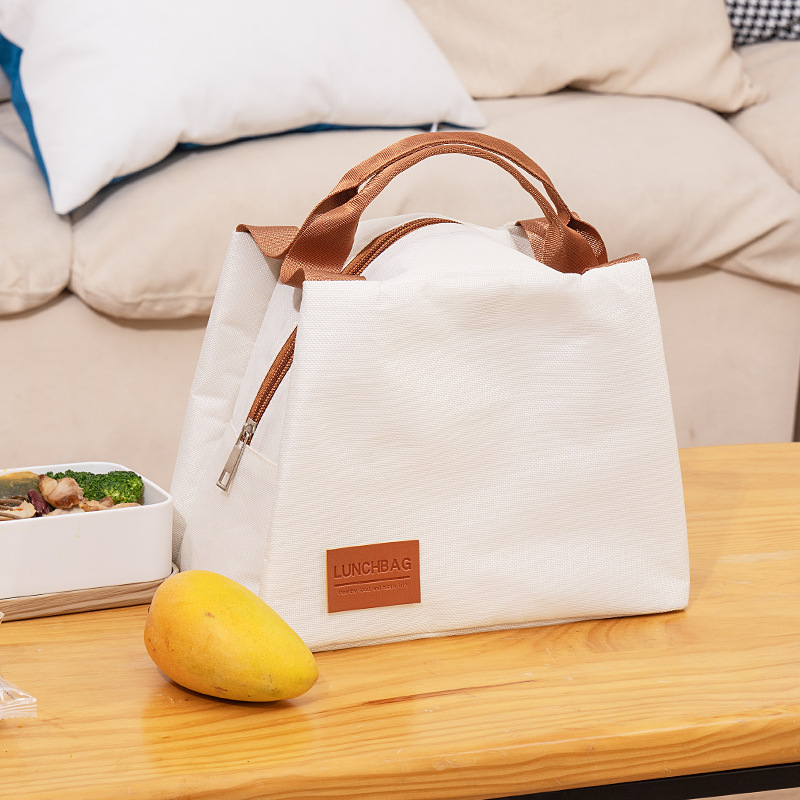 The new insulated bento bag has a high appearance level. It is a square handbag made of Oxford cloth, a portable lunch box for bringing meals to work Application Scenario