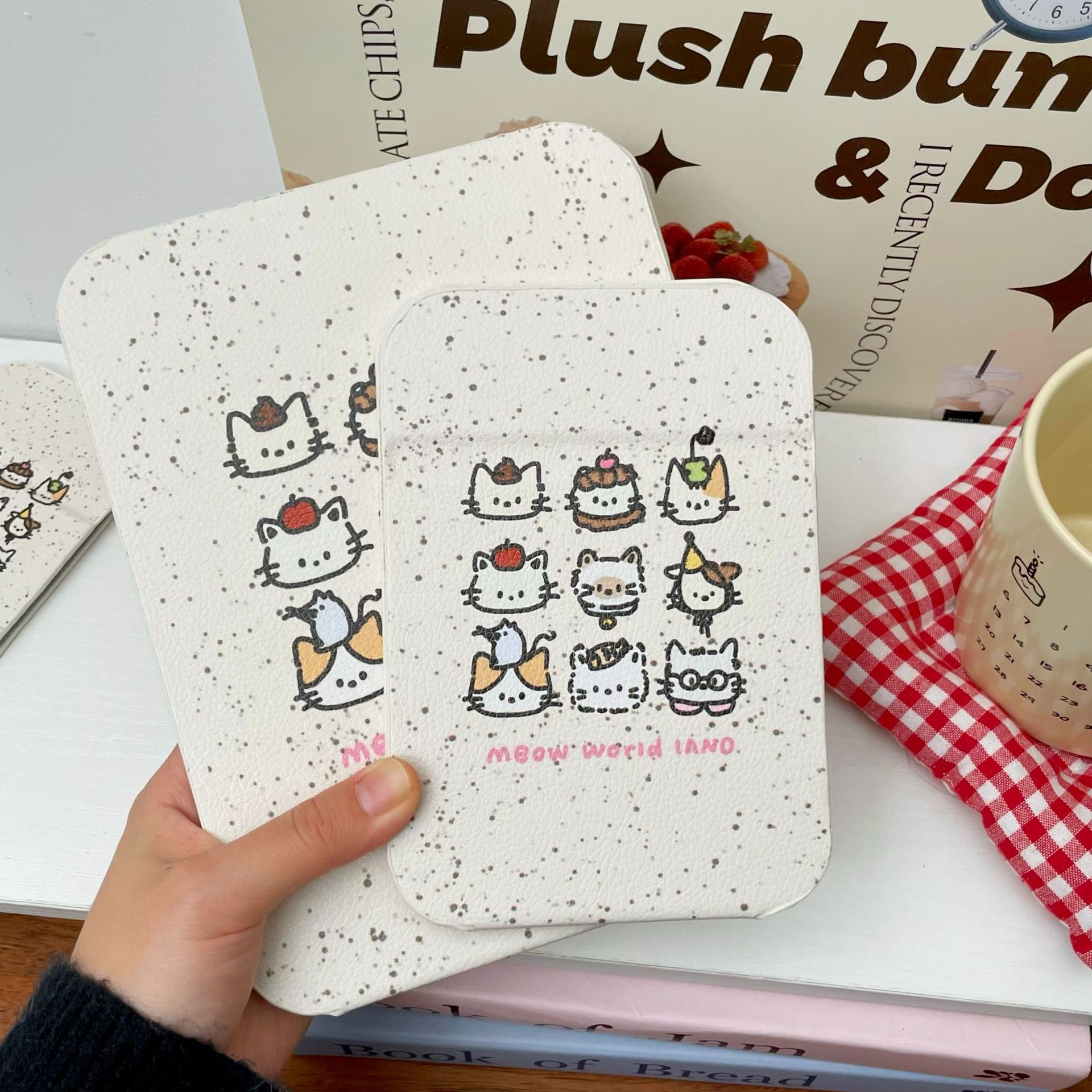 Cartoon Spotted cat folding mirror 2025 New style dormitory desk makeup mirror, dressing mirror, portable small mirror for girls Application Scenario