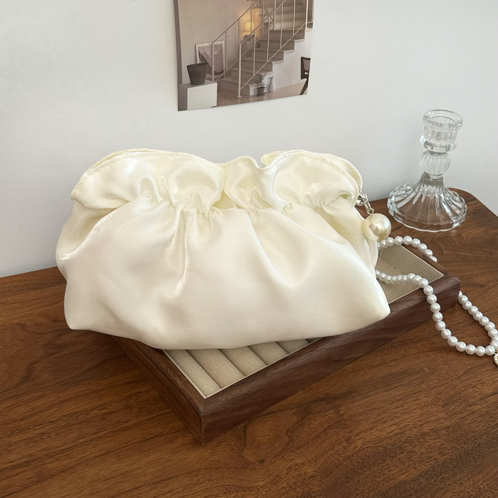 High-end pleated cloud makeup bag for women 2025 new portable large-capacity travel skincare storage bag and toiletry bag Specification drawing