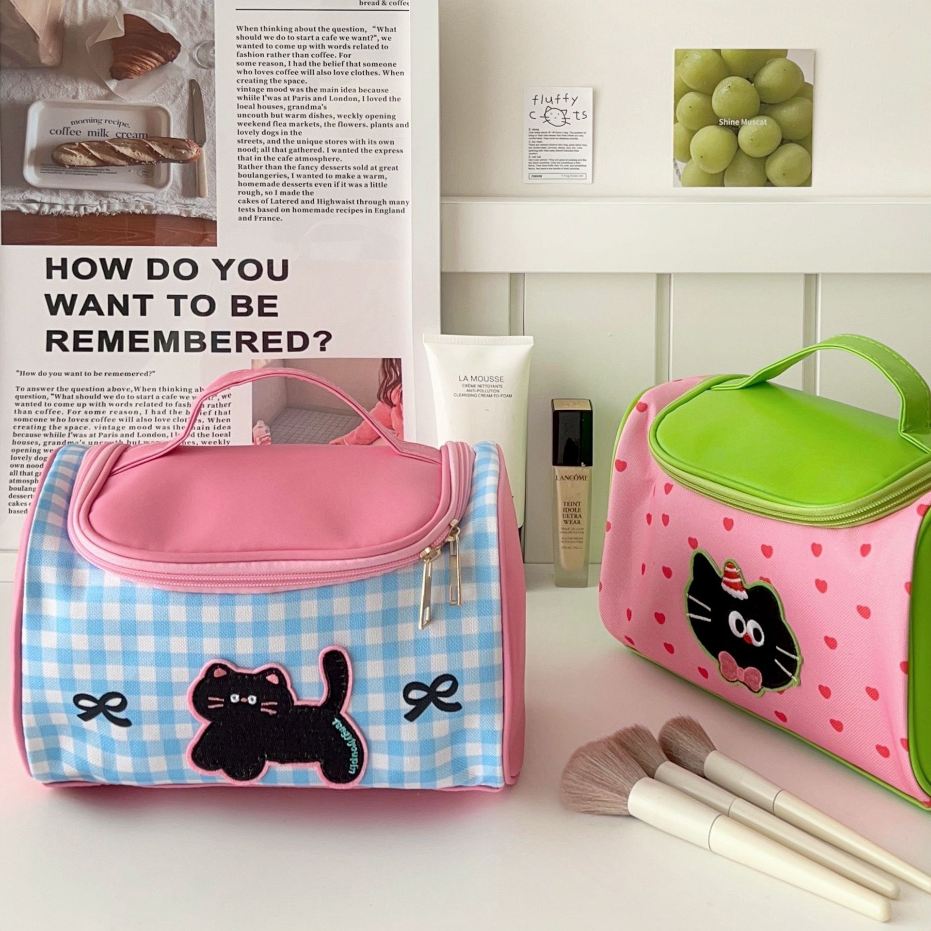 Girlish cat hand-held makeup bag, portable large-capacity cute cosmetics storage bag for women, travel toiletries bag details Picture