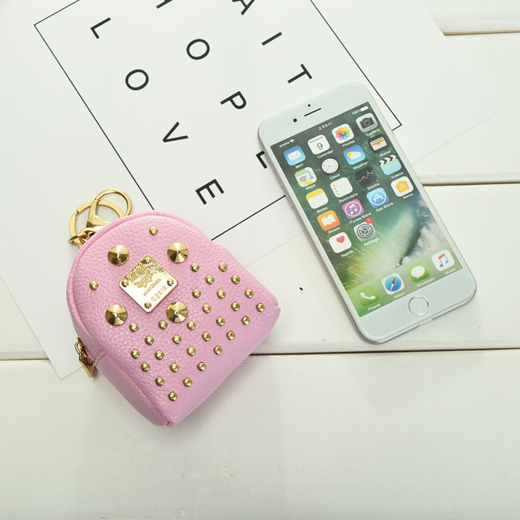 This mini coin purse with a keychain and a small schoolbag, a popular female Internet celebrity, is versatile Application Scenario
