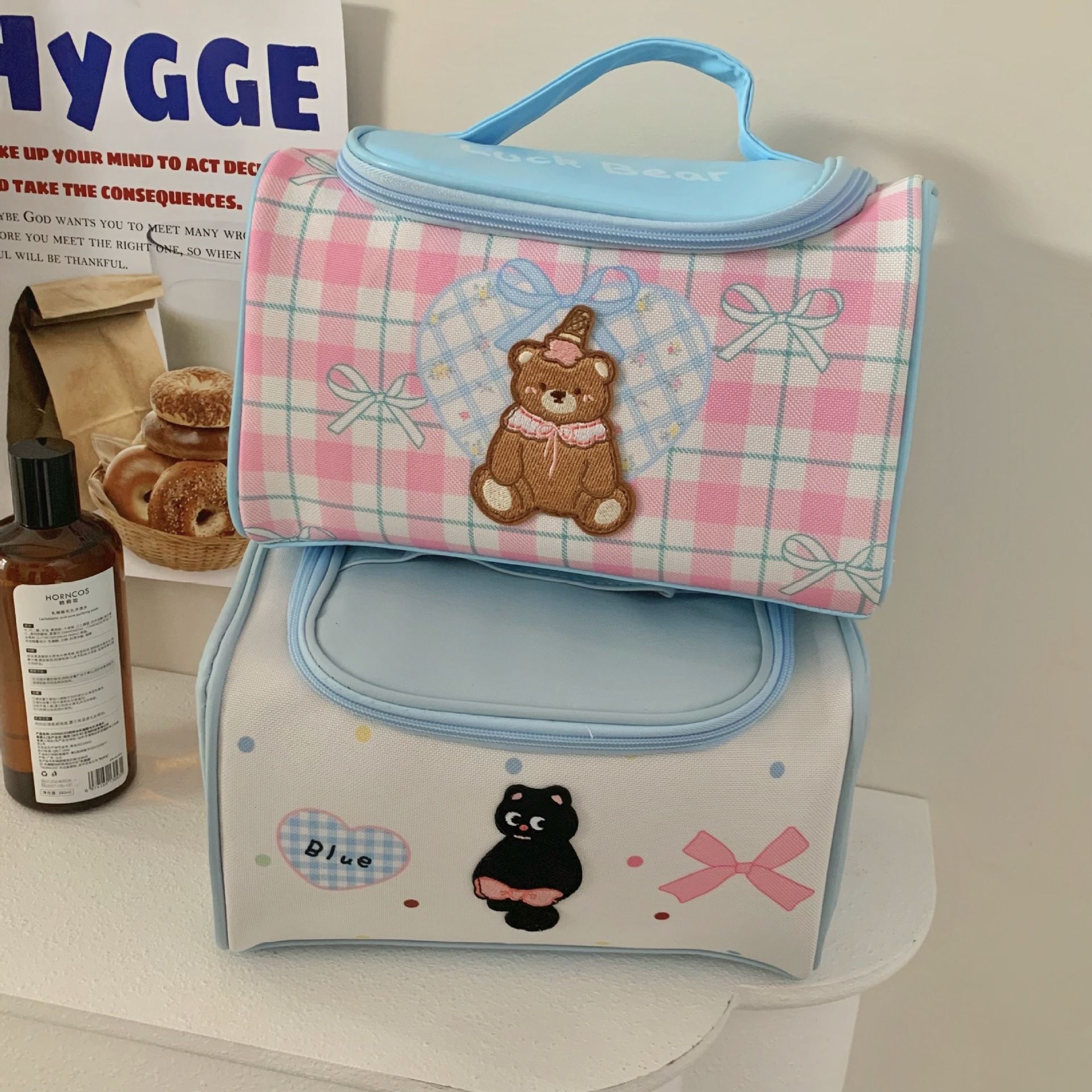 A cute hand-held makeup bag for women, a new 2024 portable large-capacity high-end travel toiletries and skincare storage bag Application Scenario