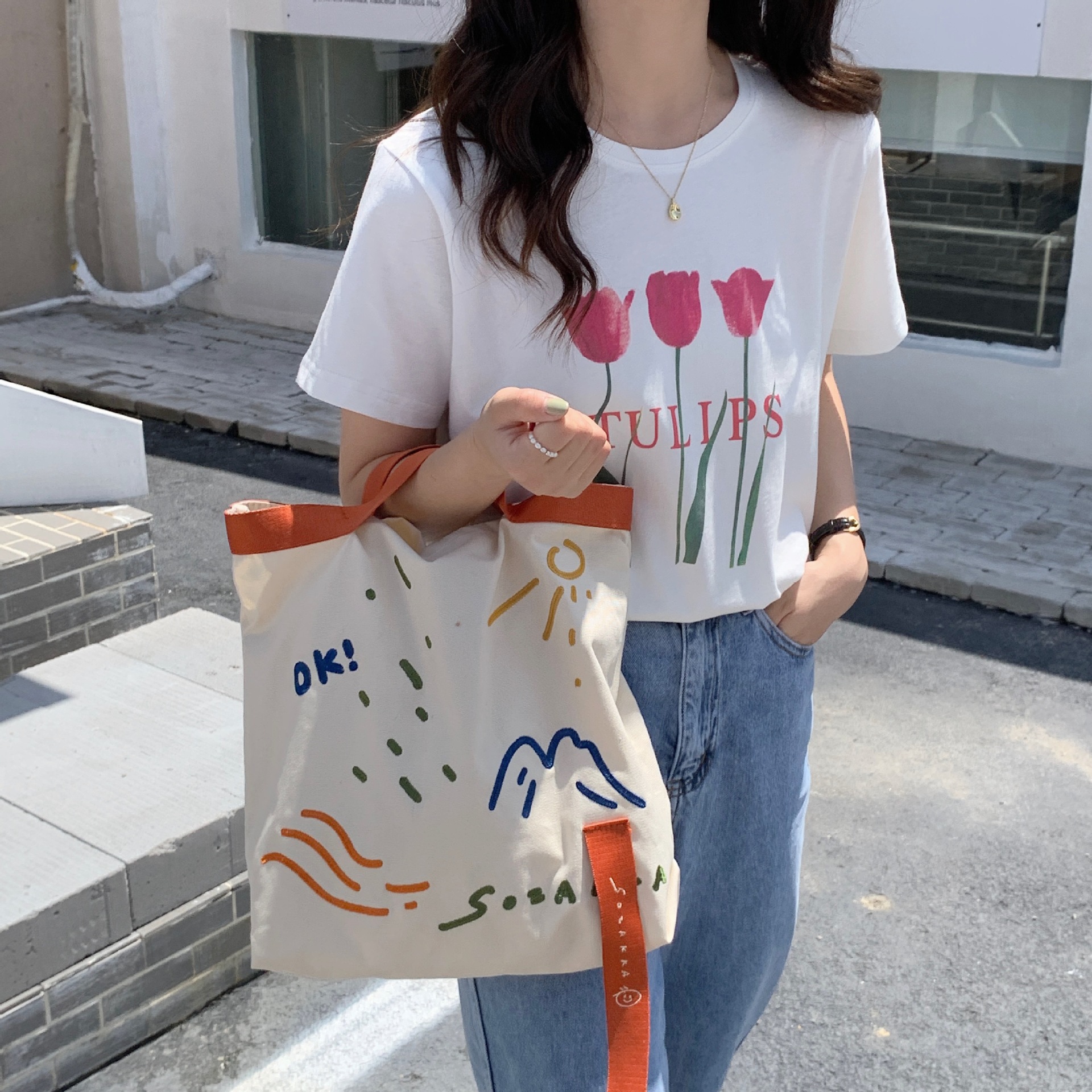 25201 contrasting color woven strap canvas bag, embroidered single-shoulder bag, large-capacity female student hand-held tote bag for shopping wholesale Application Scenario