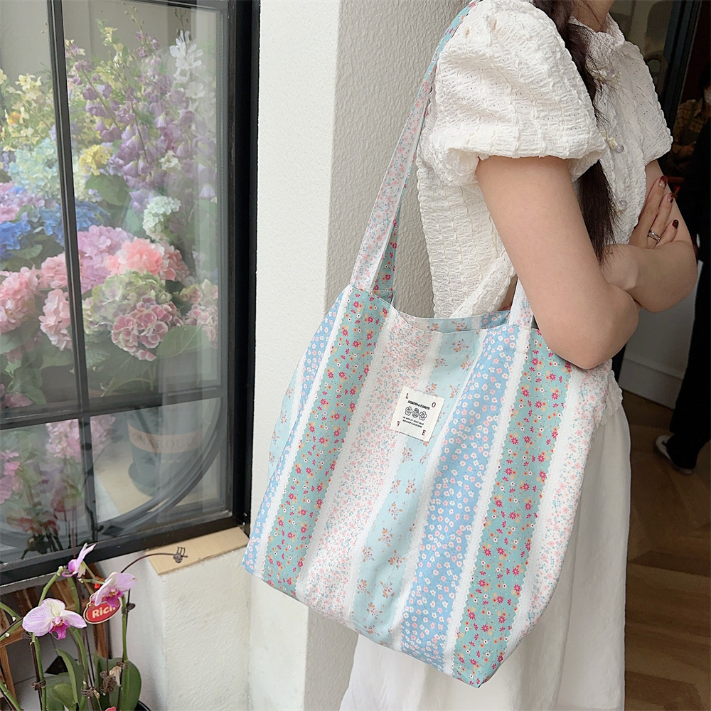 26101 canvas bag for women, Korean romantic floral print on Instagram, college student schoolbag, single-shoulder hand-carried bag full figure