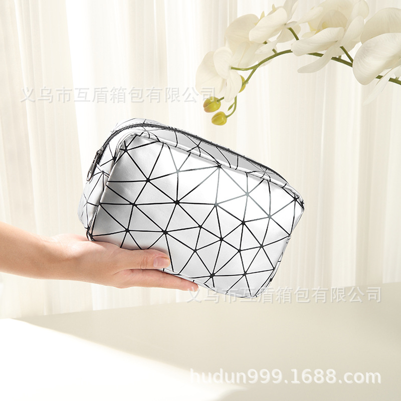 A new large-capacity portable Instagram convenient makeup bag for travel lipstick and cosmetics storage details Picture