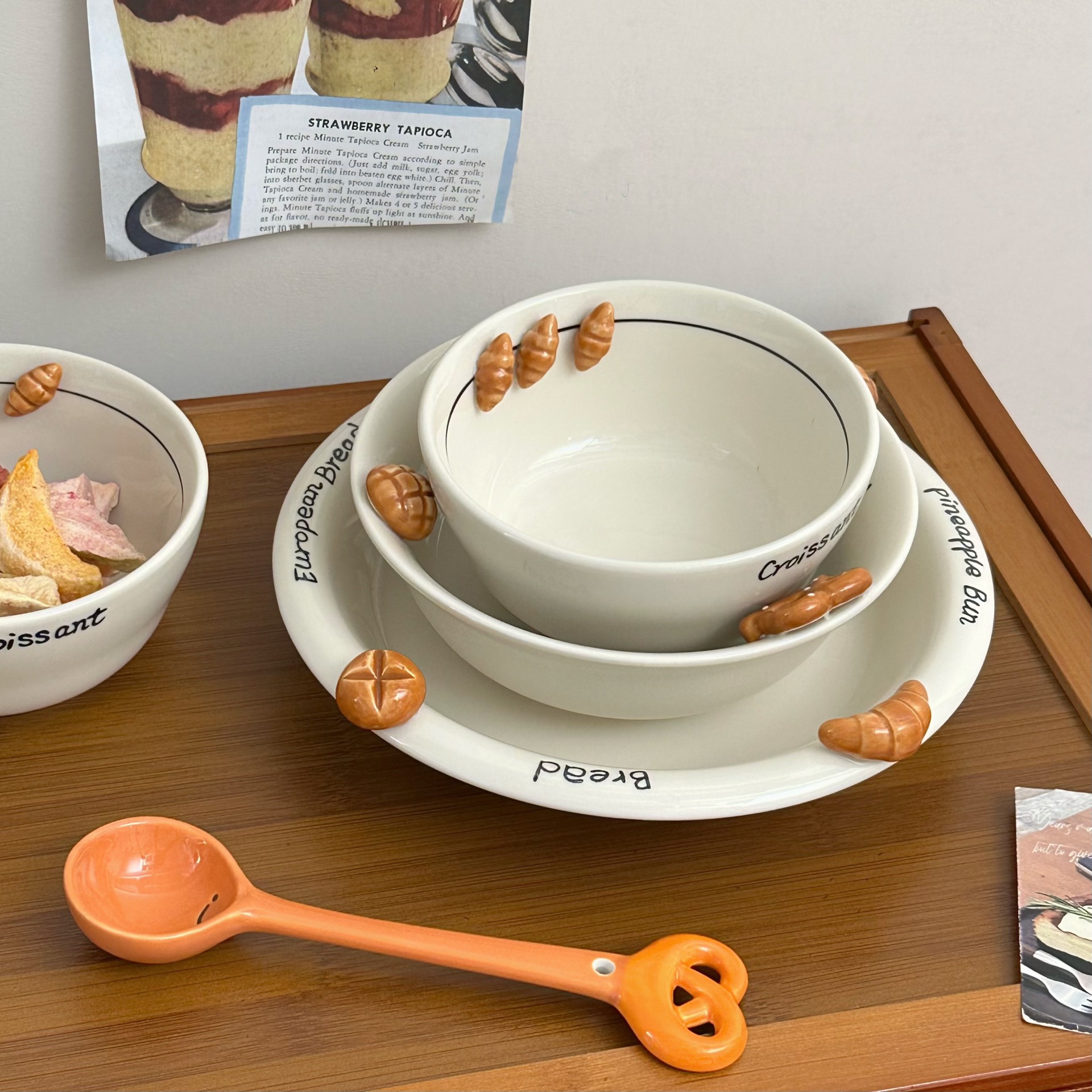 Alkaline water croissant relief ceramic bowl, household high-quality appearance tableware, cute rice bowl, dessert bowl, pastry and pasta plate full figure