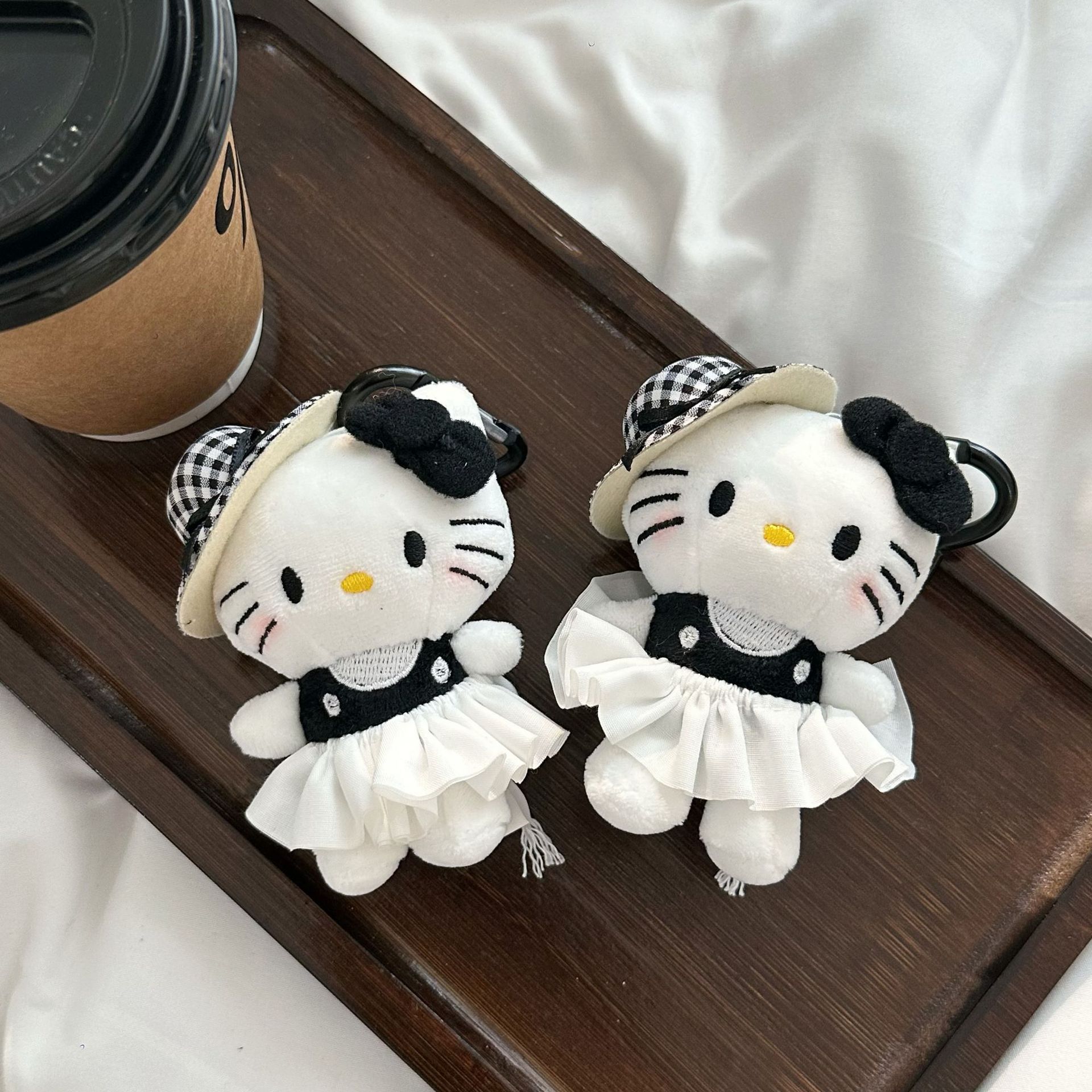 Hepburn-style hat, cat pendant, women's creative bag pendant, high-end plush toy decoration, keychain pendant full figure