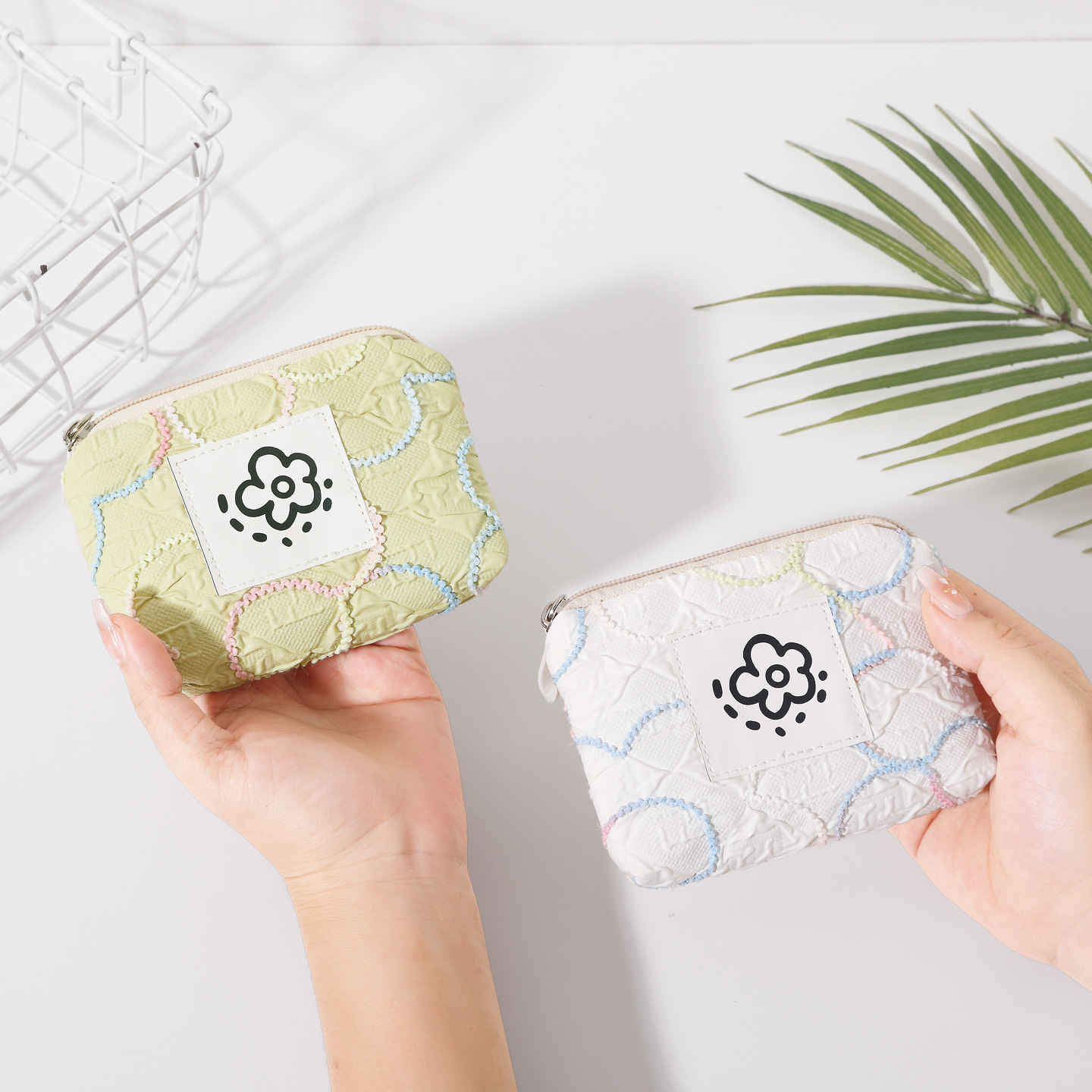 Japanese-style cute and simple waffle pocket women's wrist bag, summer flower, 2025 new style bag details Picture