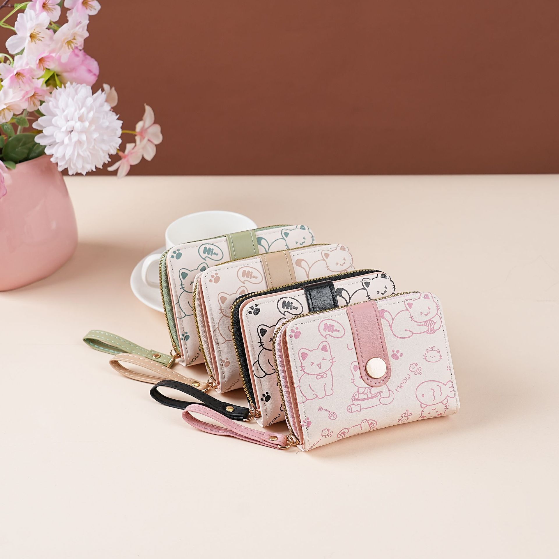 Ailun's simple and heartwarming little cat Japanese-style ladies' buckle pocket, hand-held multi-functional short wallet for women full figure