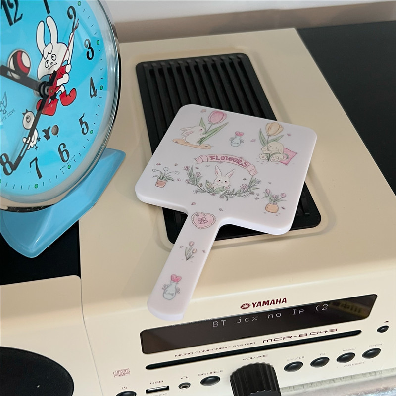 Original design beige tulip rabbit makeup mirror, portable student makeup mirror, high-definition portable mirror, small mirror Specification drawing