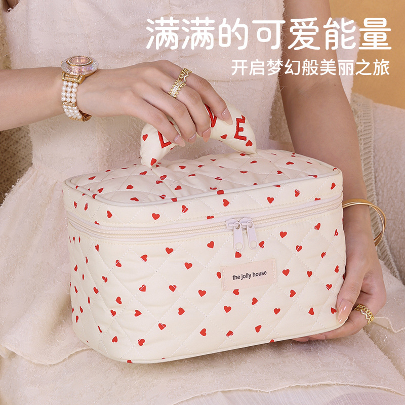 New heart-shaped makeup bag, large-capacity, multi-functional portable travel skincare and toiletry bag, storage bag Specification drawing