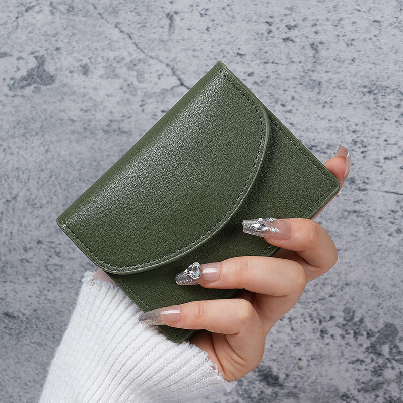 A new type of portable, compact, solid-color, simple pu leather ID card wallet for girls in the Korean ins style Application Scenario