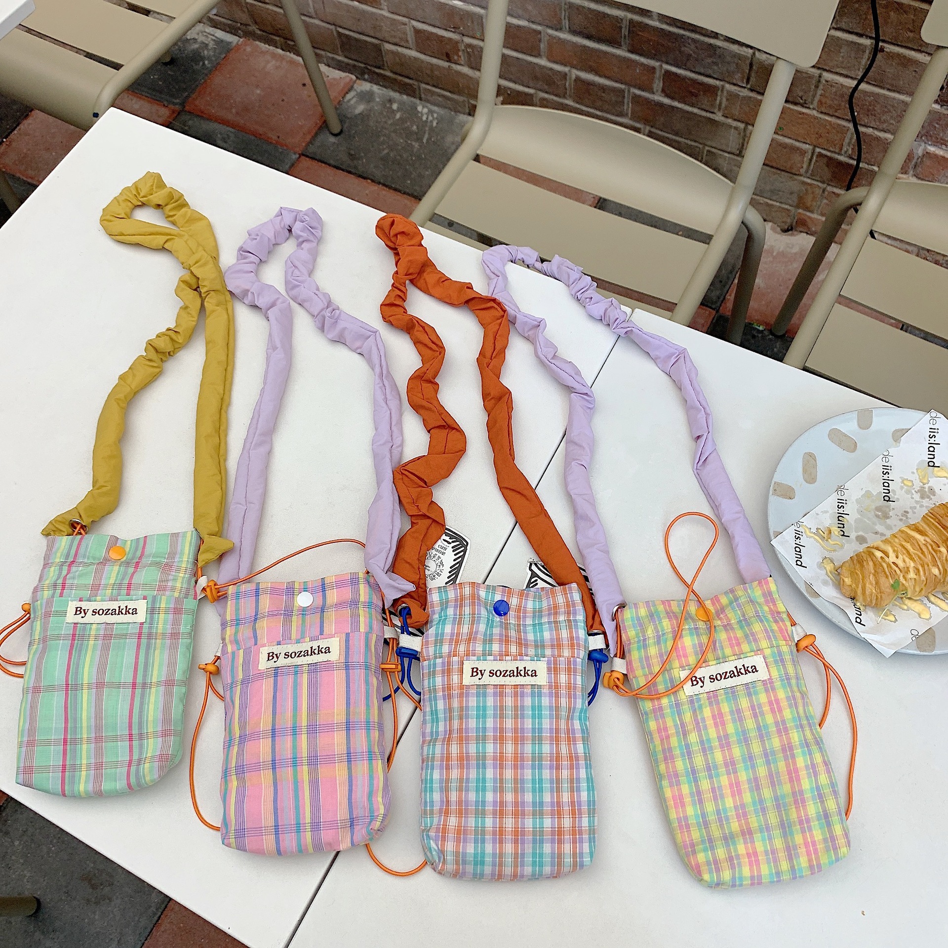 26225 Korean version small checkered mobile phone crossbody bag, mini crossbody bag, single-shoulder bag, women's mobile phone bag full figure