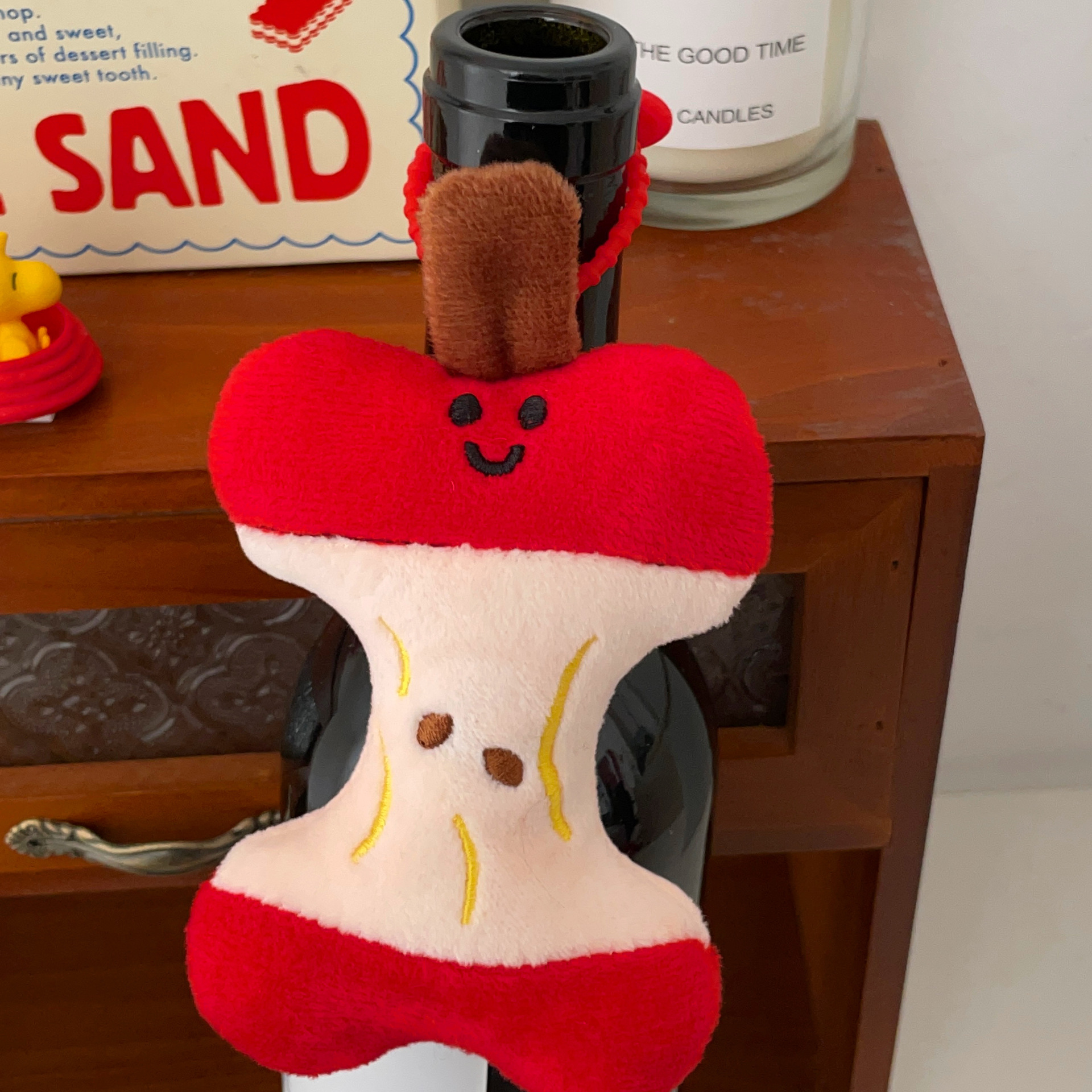 Take a bite of an apple ~ Plush keychain, creative keychain, backpack, hanging doll, figurine, bag, hanging gift for women Specification drawing