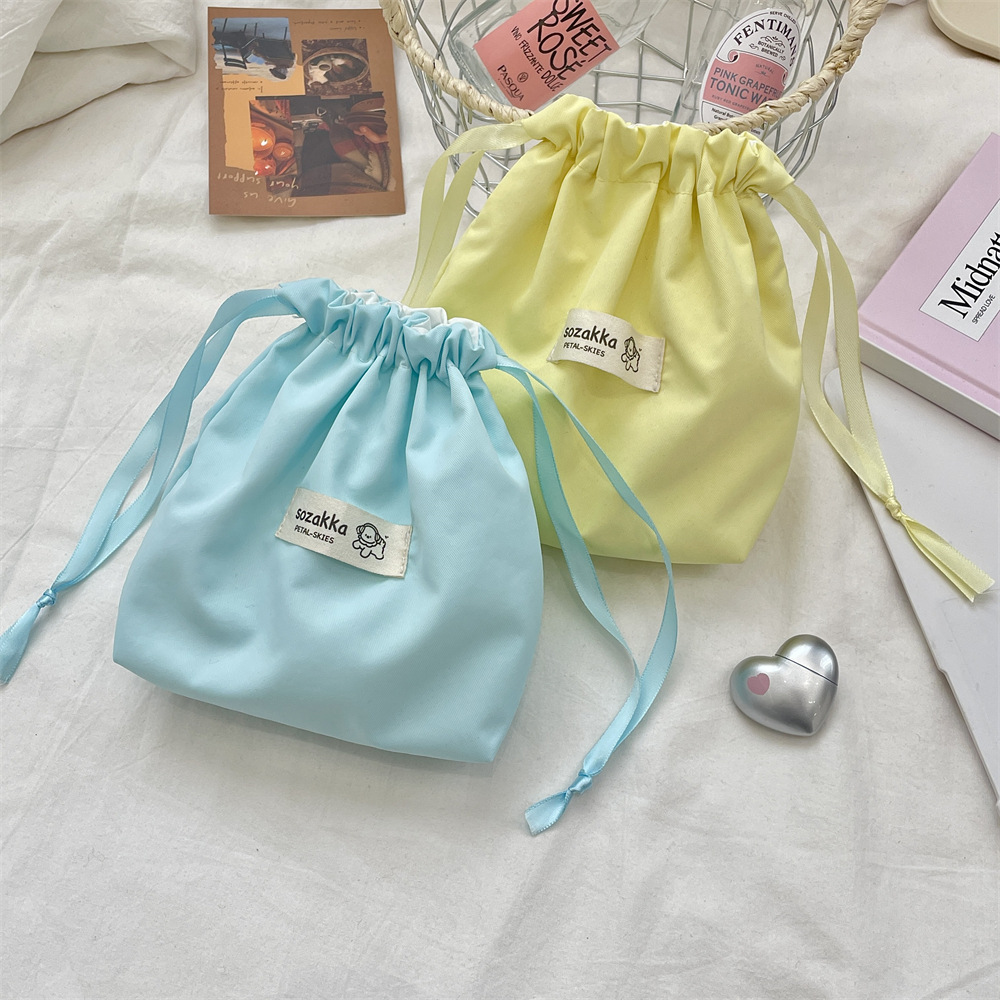 52241 Solid color drawstring storage bag, earphone small cloth bag, cosmetics inner liner bag, portable storage bag, sanitary napkin Application Scenario