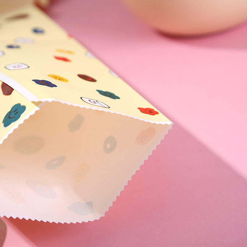 ins style, high appearance level, caramel-colored cartoon kraft paper bag, gift bag, sticker, candy, hairpin, small item storage paper bag Specification drawing