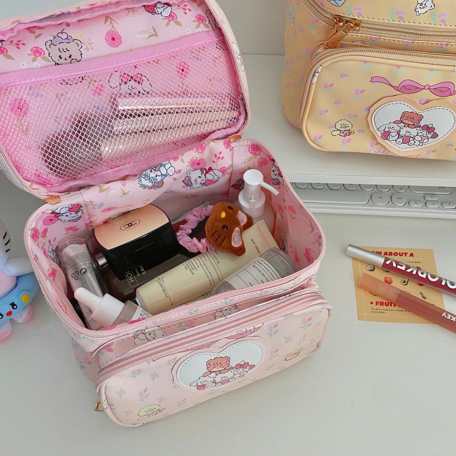 Internet celebrity bestseller ~2024 New style girlish makeup bag, storage bag, large capacity, cute animal square handbag details Picture