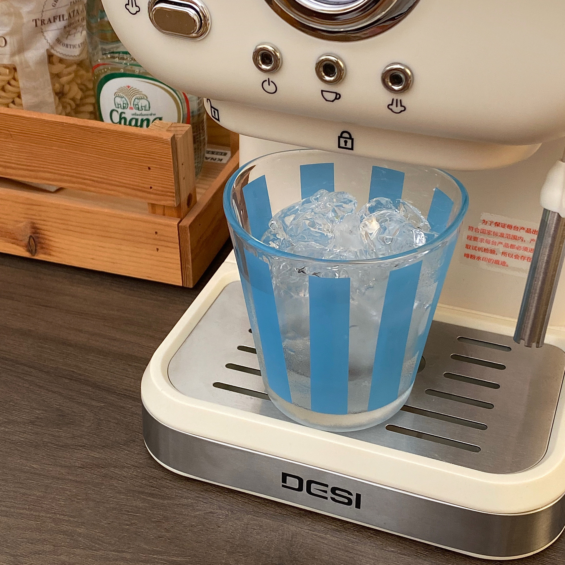 Self-made blue retro glass cups, striped water cups, creative juice cups, glass cups, irregular drinking cups, milk cups Specification drawing