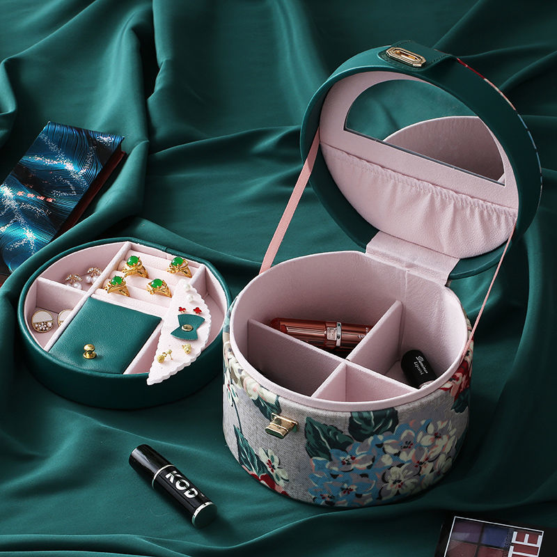 Jewelry box, women's multi-functional Chinese-style portable makeup box, stud earrings, earring accessories storage box, jewelry box Application Scenario