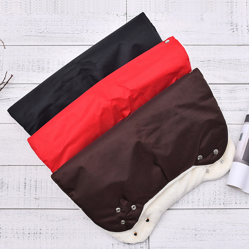 The manufacturer wholesals winter baby strollers, warm gloves, umbrella strollers, cold-proof and fleece thick plush baby stroller handles, gloves and covers details Picture