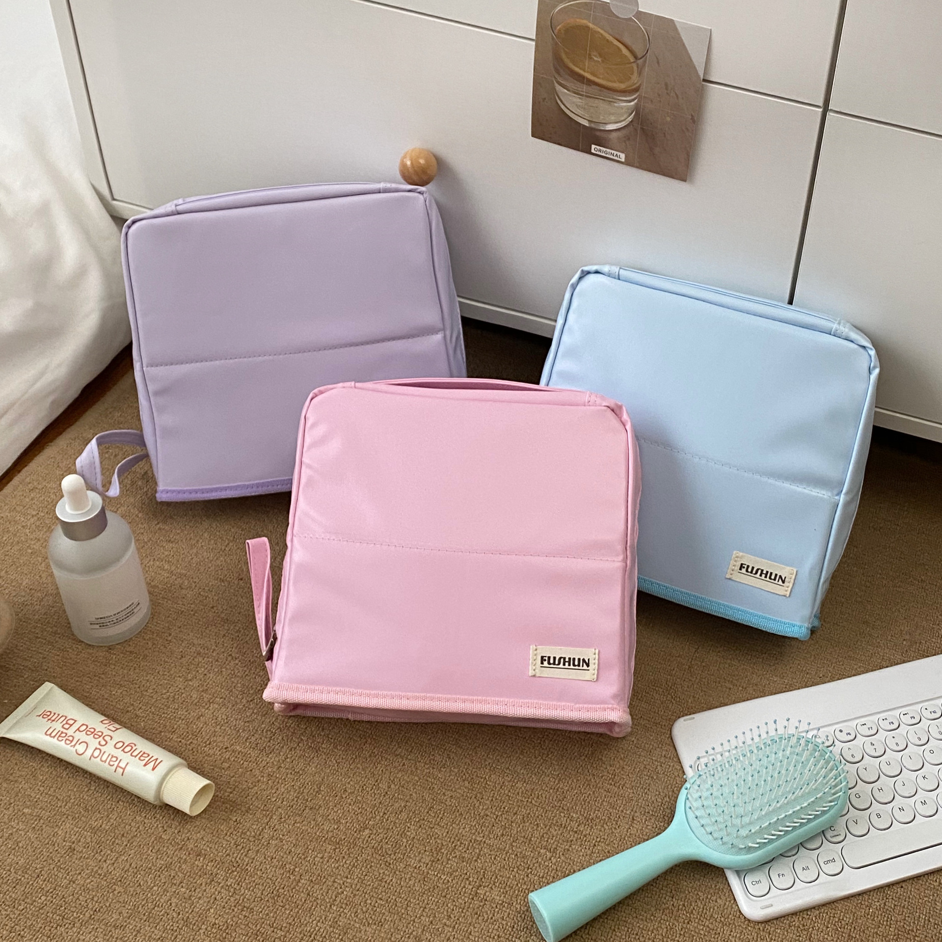 2025 New 3D makeup bag, women's macaron-colored toiletry bag, large-capacity compartmentalized travel storage bag details Picture