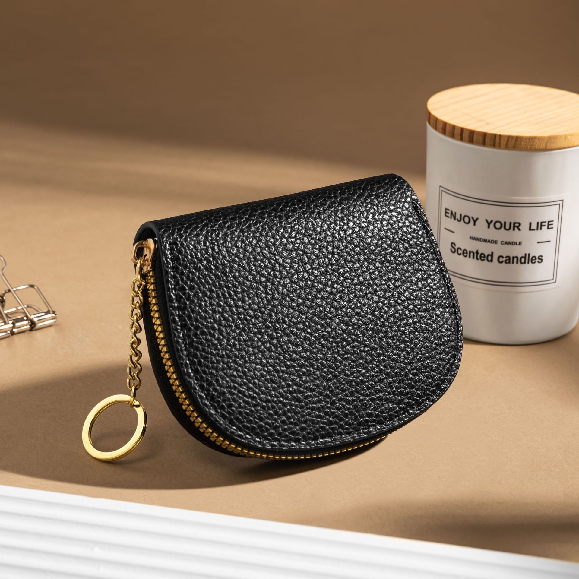 Cross-border fashionable and fresh shell semi-circular organ card case, women's multi-slot large-capacity card holder credit card storage bag Application Scenario