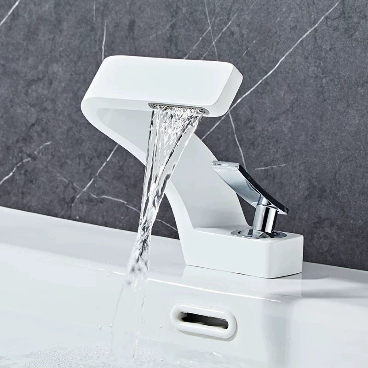 Waterfall-style faucet, cold and hot, all-copper, light luxury bathroom, toilet, hand washing basin, washbasin, single-hole brushed gold Application Scenario