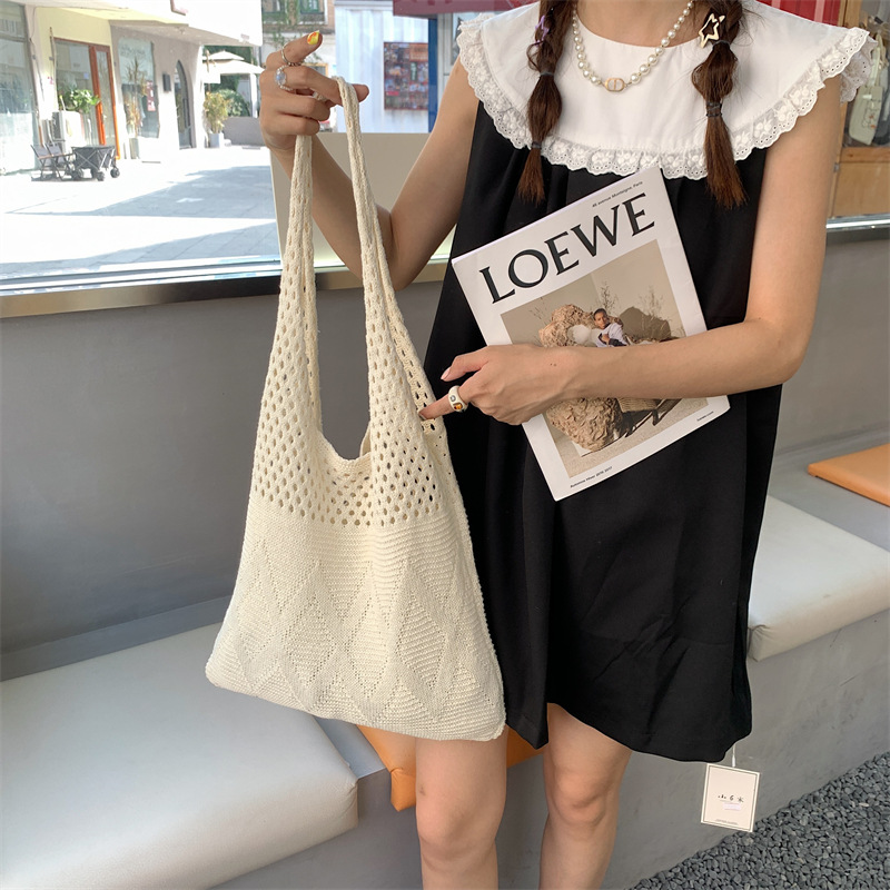 36281 Korean ins solid color diamond-shaped tote bag, hollowed-out knitted woolen bag, casual underarm bag, single-shoulder bag Application Scenario