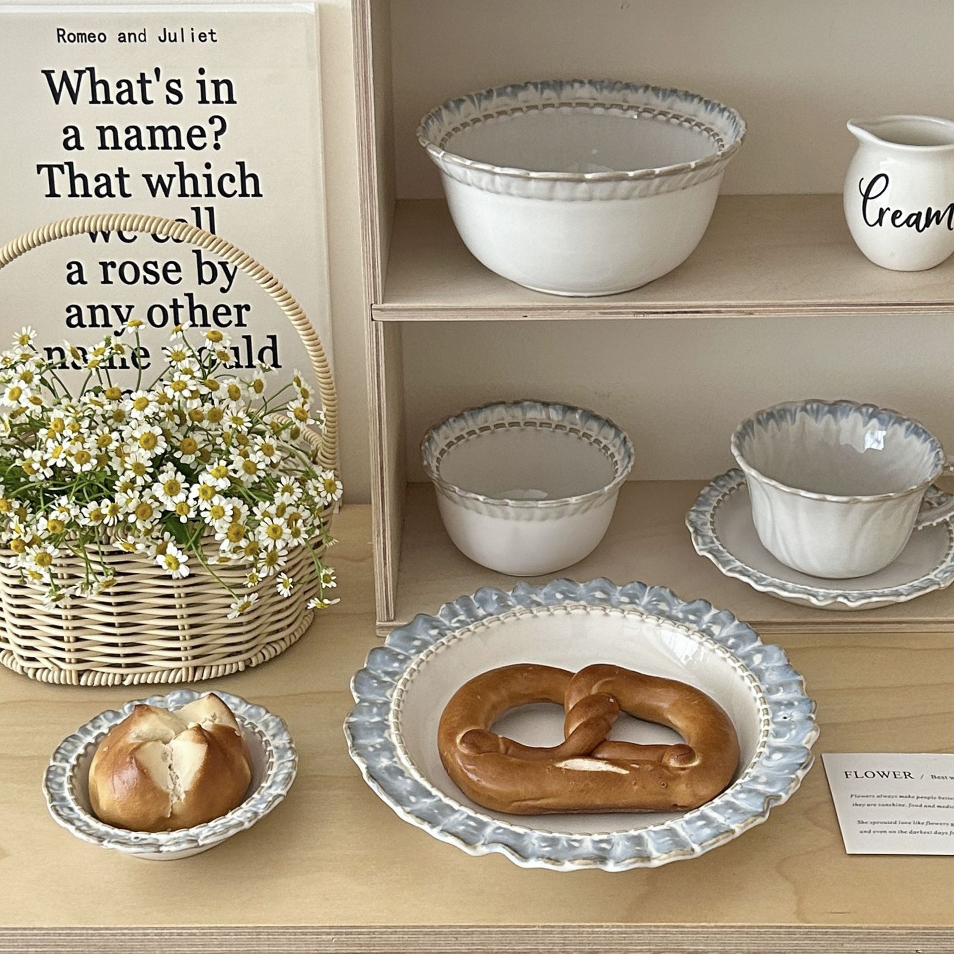 High-quality appearance level tableware, bowl and plate sets, plates, high-end feel, home yogurt bowls, underglaze colored dinner plates, ceramic rice and noodle bowls details Picture