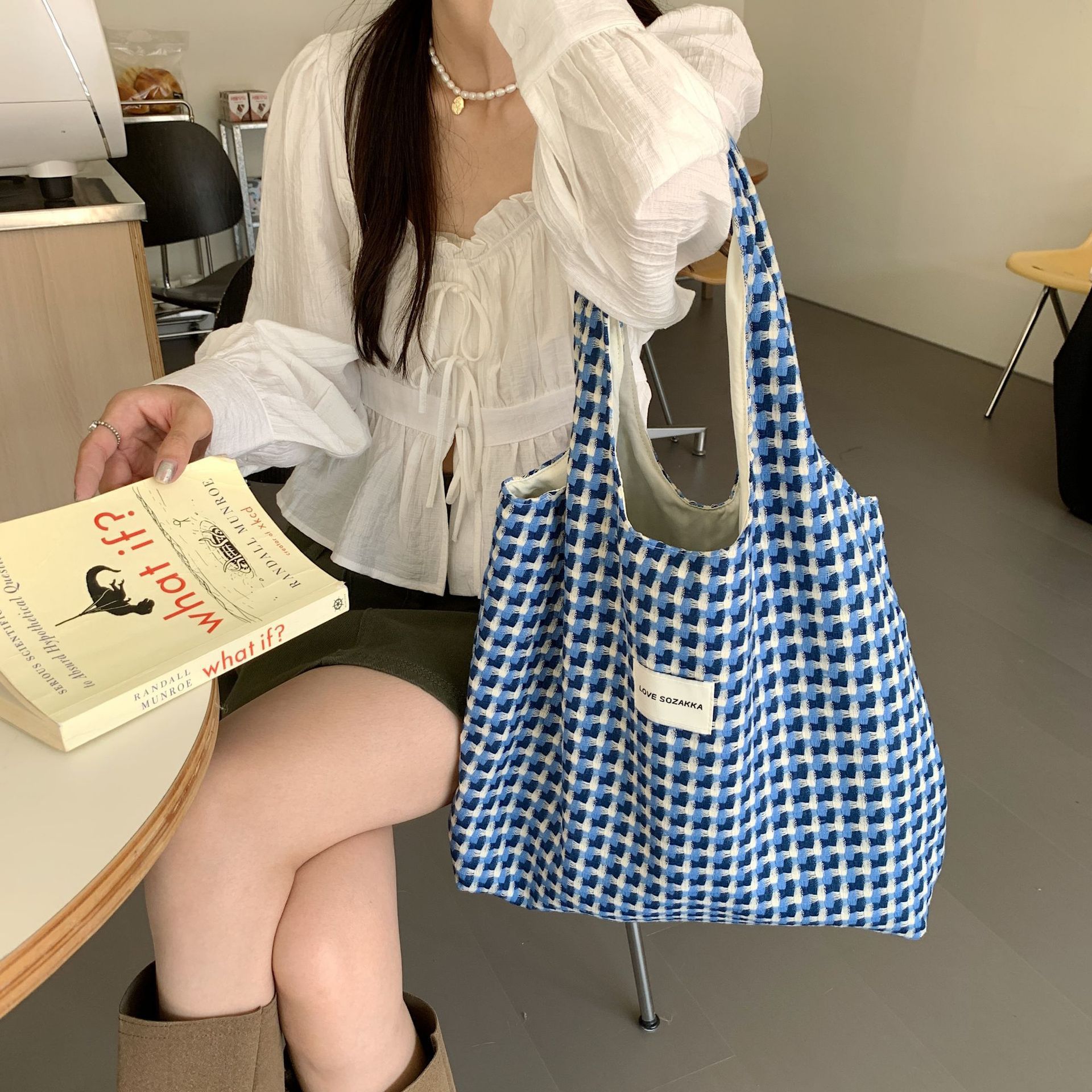 28161 Korean version refreshing lake blue vest bag, fashionable checked woven hand-held shoulder bag, student class cloth bag full figure