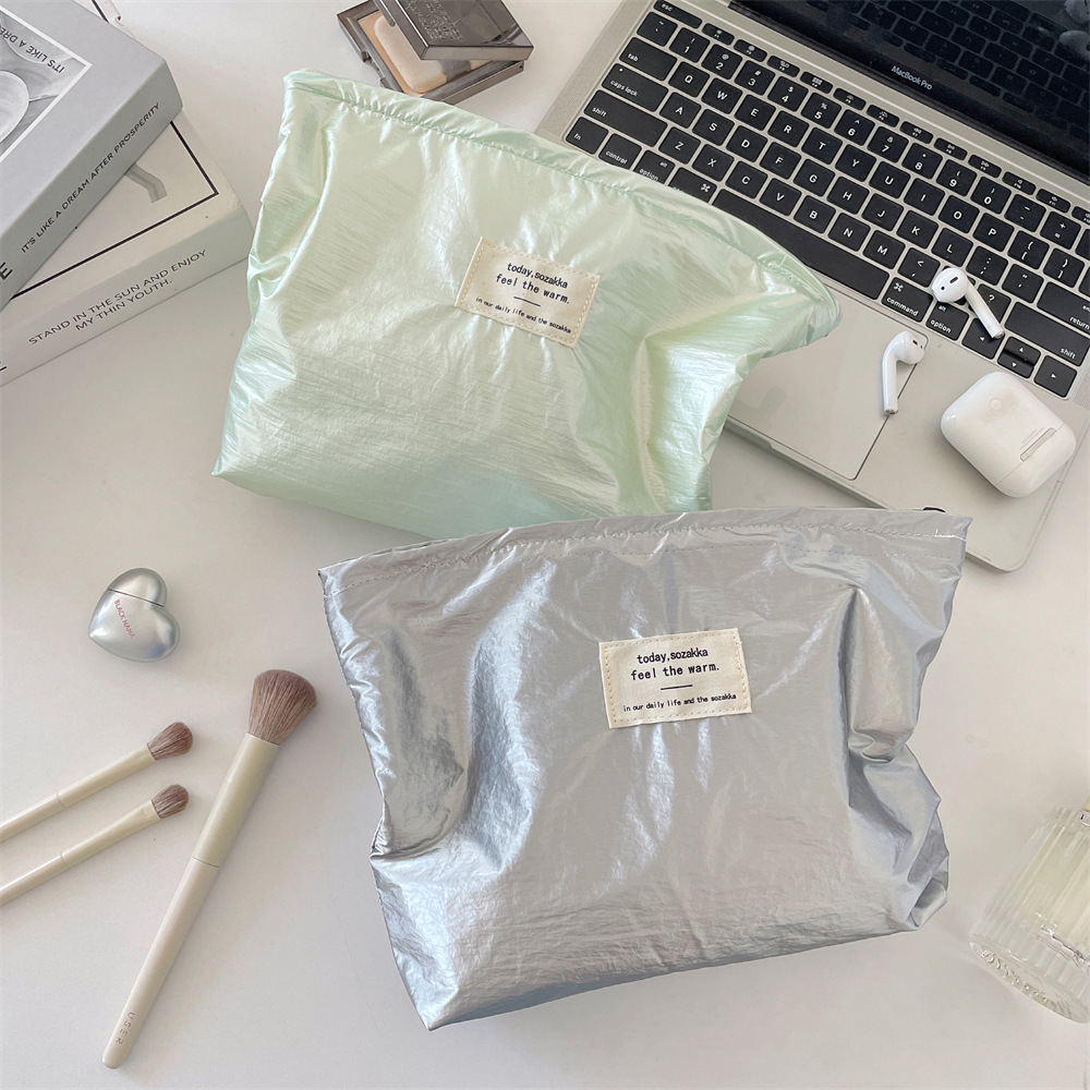 5691 stylish and niche silver glossy makeup bag, storage bag, large-capacity portable toiletry inner liner bag, and organizing bag Specification drawing