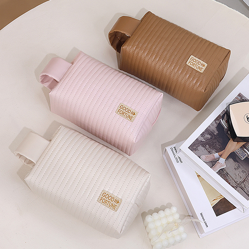Cake makeup bag, portable travel makeup supplies, PU waterproof storage bag, portable travel toiletries bag, storage bag details Picture