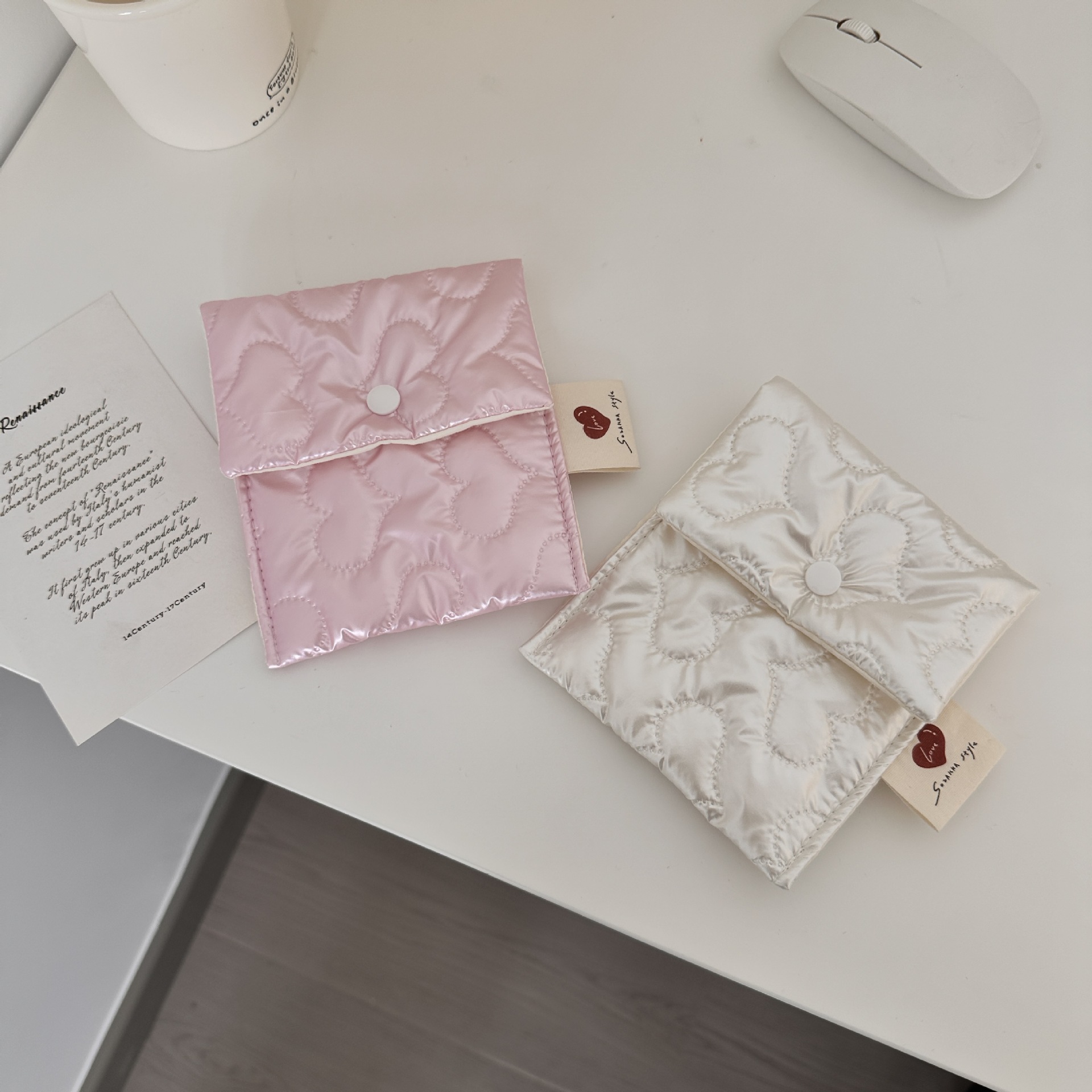 44131 Pink Heart-shaped Sanitary Napkin Storage Bag, multi-functional coin purse, student portable and portable storage hygiene bag full figure