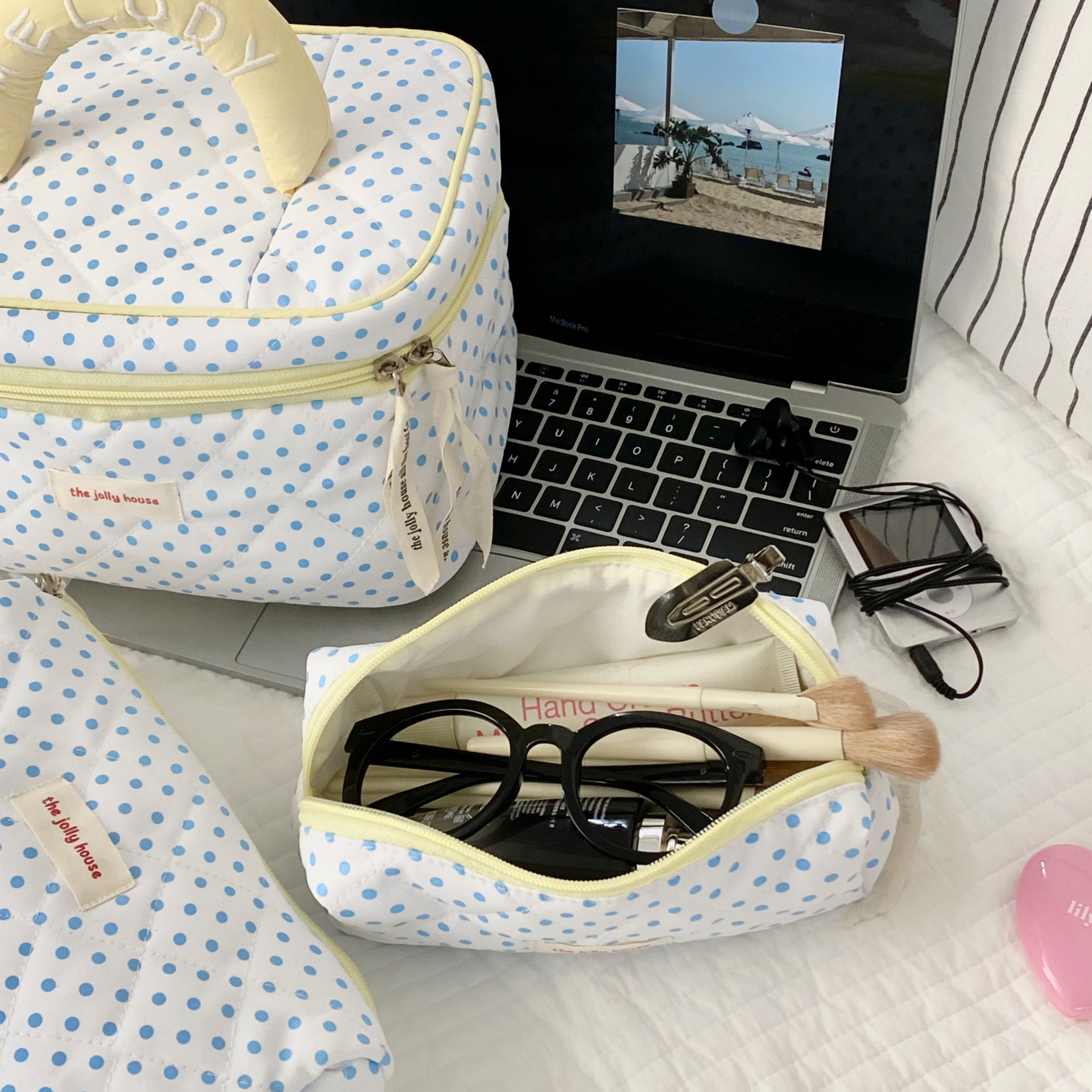 Blue polka dot storage bag 2025 New model portable large-capacity business trip washing, storage and makeup bag for women, minimum order of one piece Specification drawing