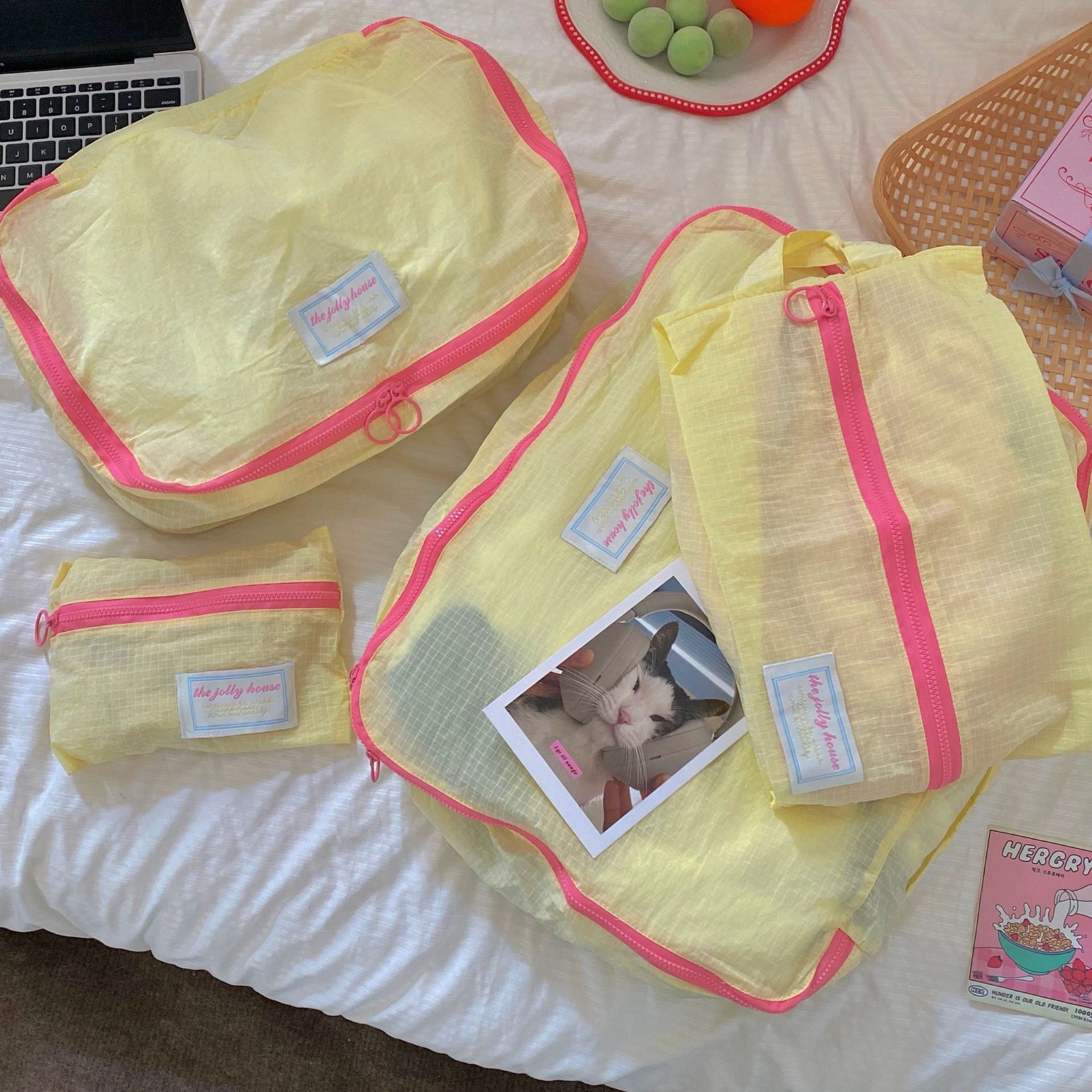 Portable travel storage bag, business trip luggage, clothing sorting bag, waterproof nylon fabric bag, set, underwear storage bag Application Scenario