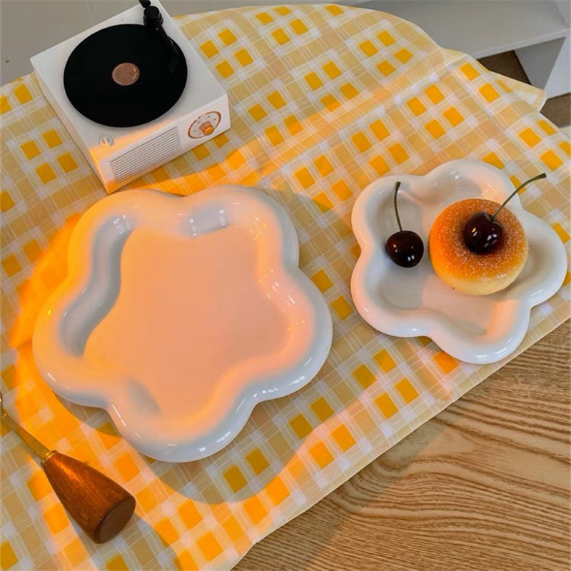Korean ins cream-colored flower ceramic plates, home creative breakfast dessert plates, salad plates, vegetable plates, photo props full figure