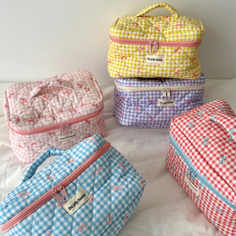 2024 New checkered bow makeup bag, high appearance level, large capacity, portable travel toiletry and storage bag for women full figure