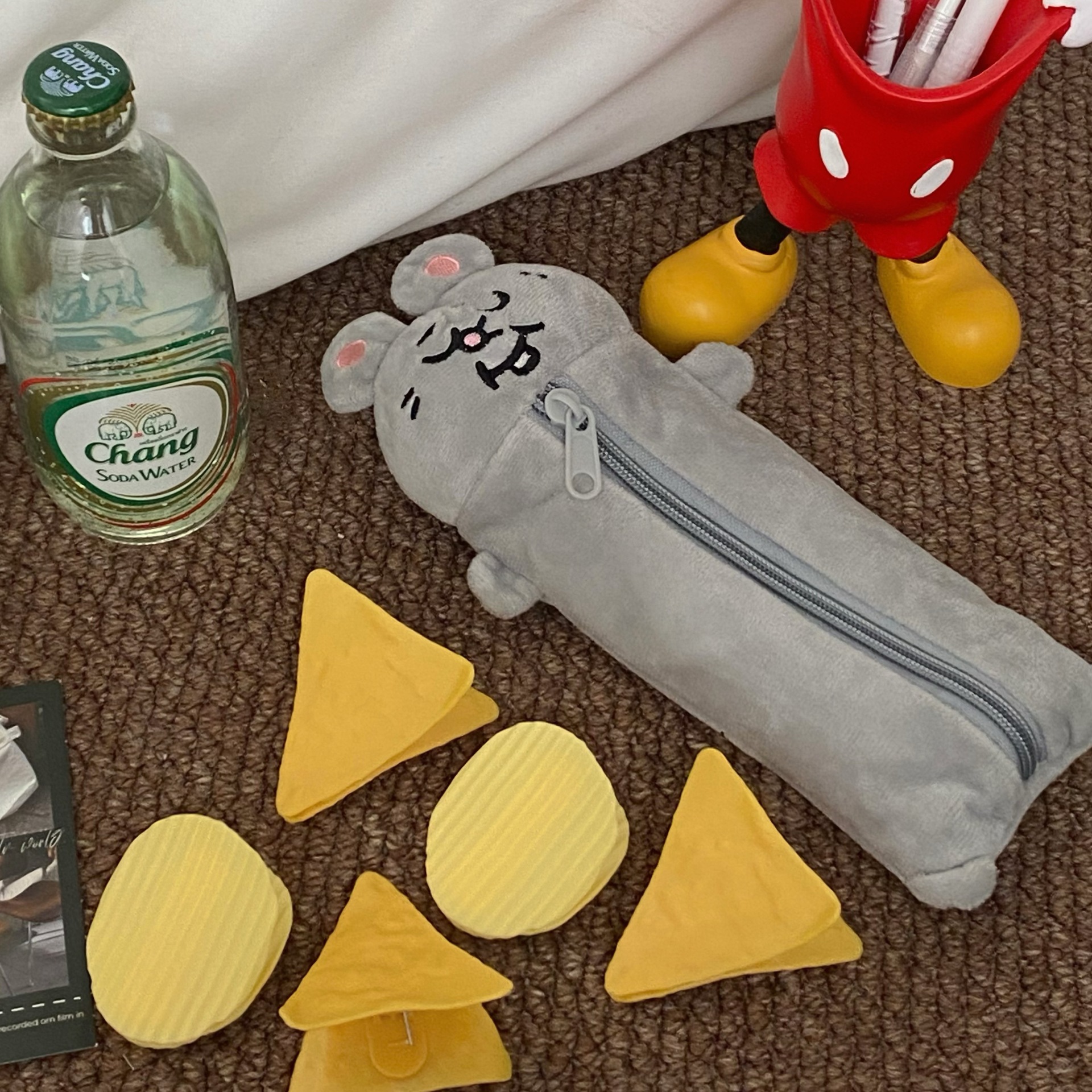 Meiji and the big Mouse plush pen case on Instagram, cute and funny, high school student large-capacity stationery box, multi-functional pen case Application Scenario
