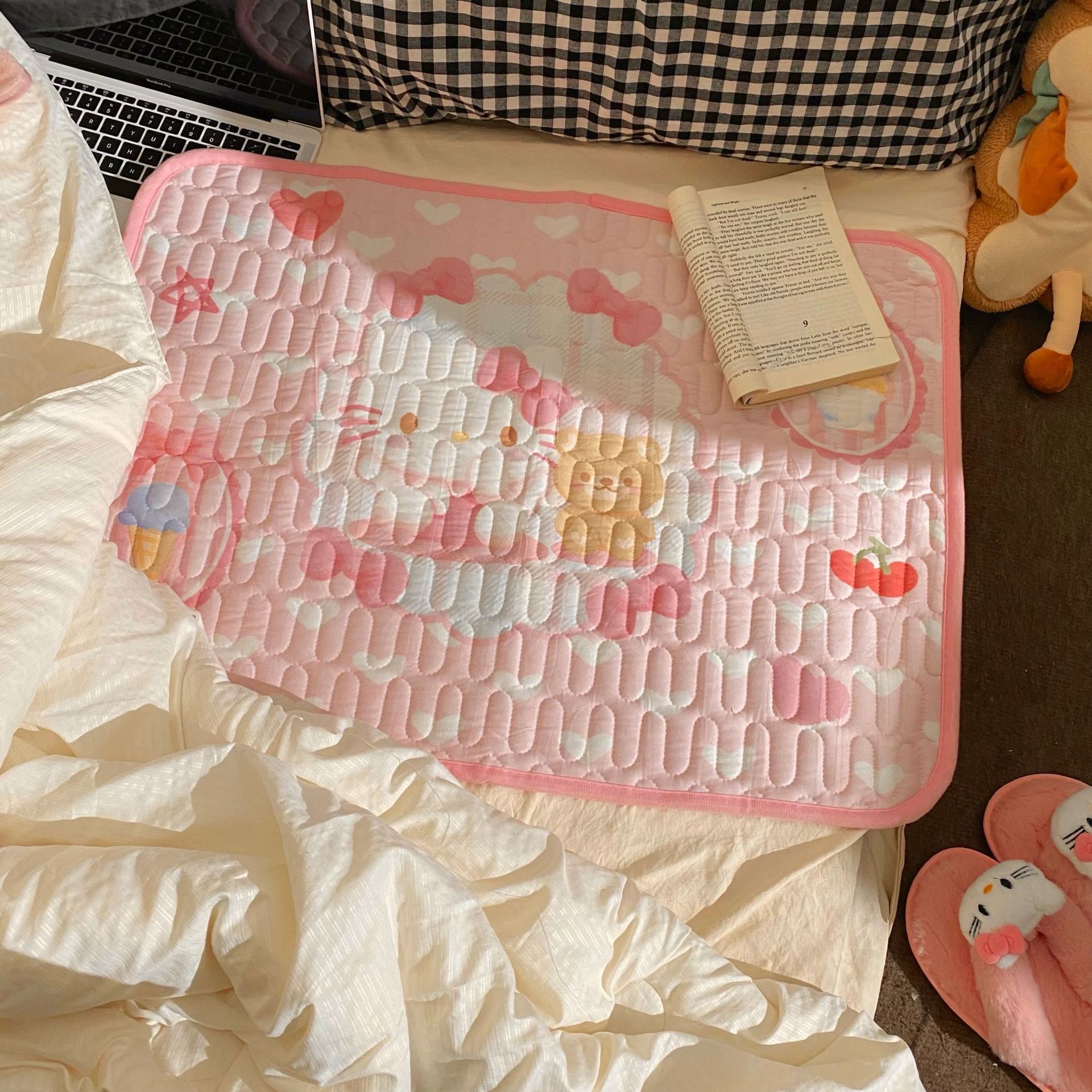 Cute cat menstrual pad, cartoon mattress for girls during menstruation, leak-proof pad, urine isolation pad, adult waterproof and washable details Picture