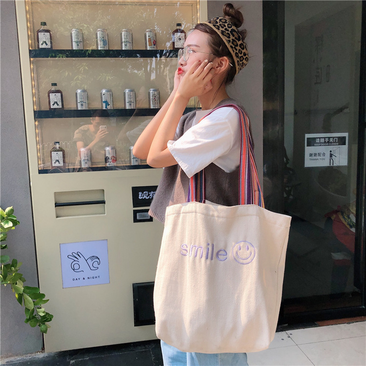 910282 Korean INS-style fabric embroidered smiling face large-capacity student single-shoulder girls' bag manufacturer, simple and fashionable for women Item Picture