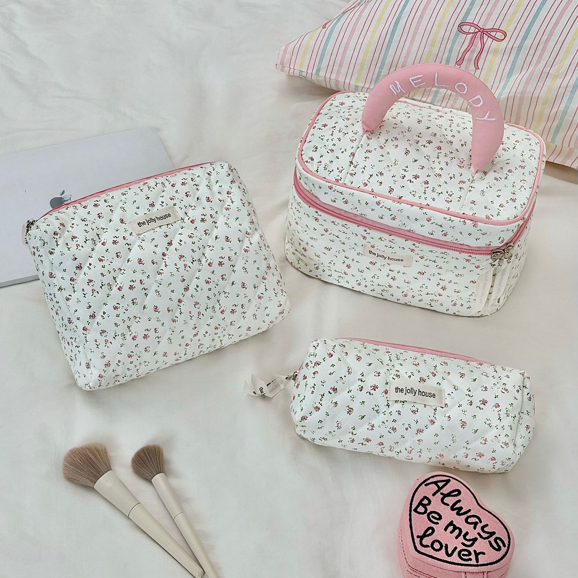 Pink and green floral makeup bag, summer fresh and clean large-capacity hand-held toiletry bag, portable skin care product storage bag for going out full figure